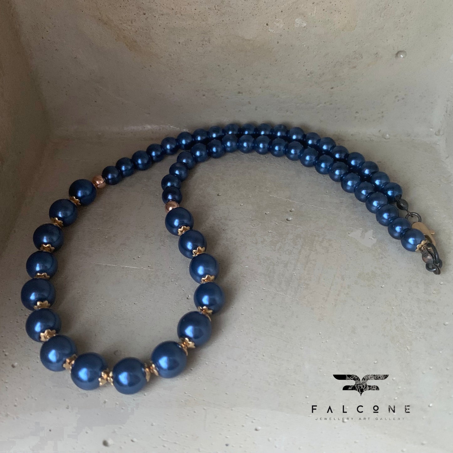 Collar corto de perlas de cristal y hematites 'Navy Garnet'