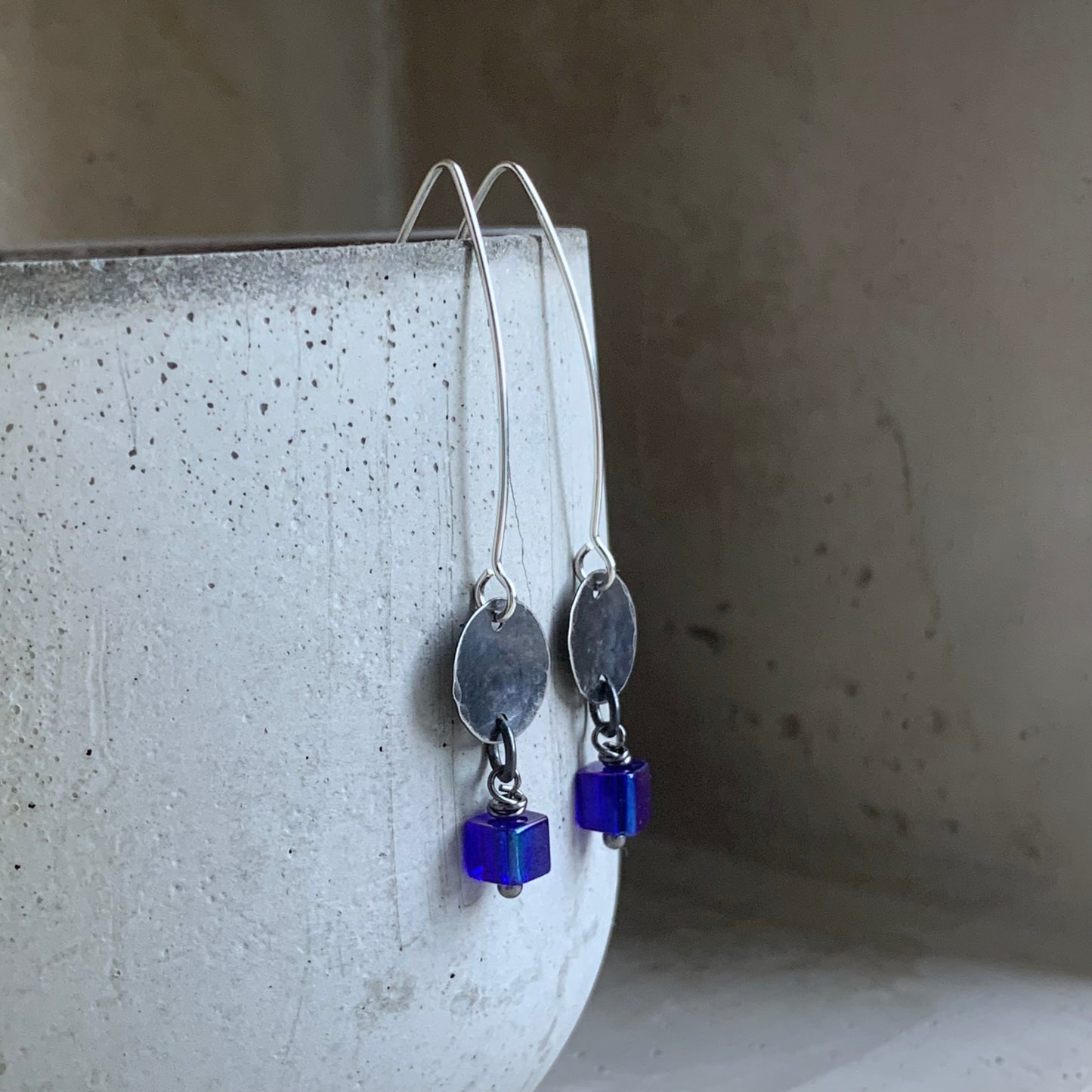 Silver earrings with glass cubes 'Sapphire Cube'