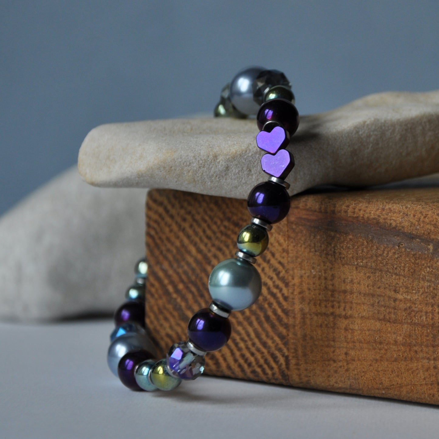 Bracelet with hematite, glass pearls and crystal rondelles 'Eggplant Hearts'