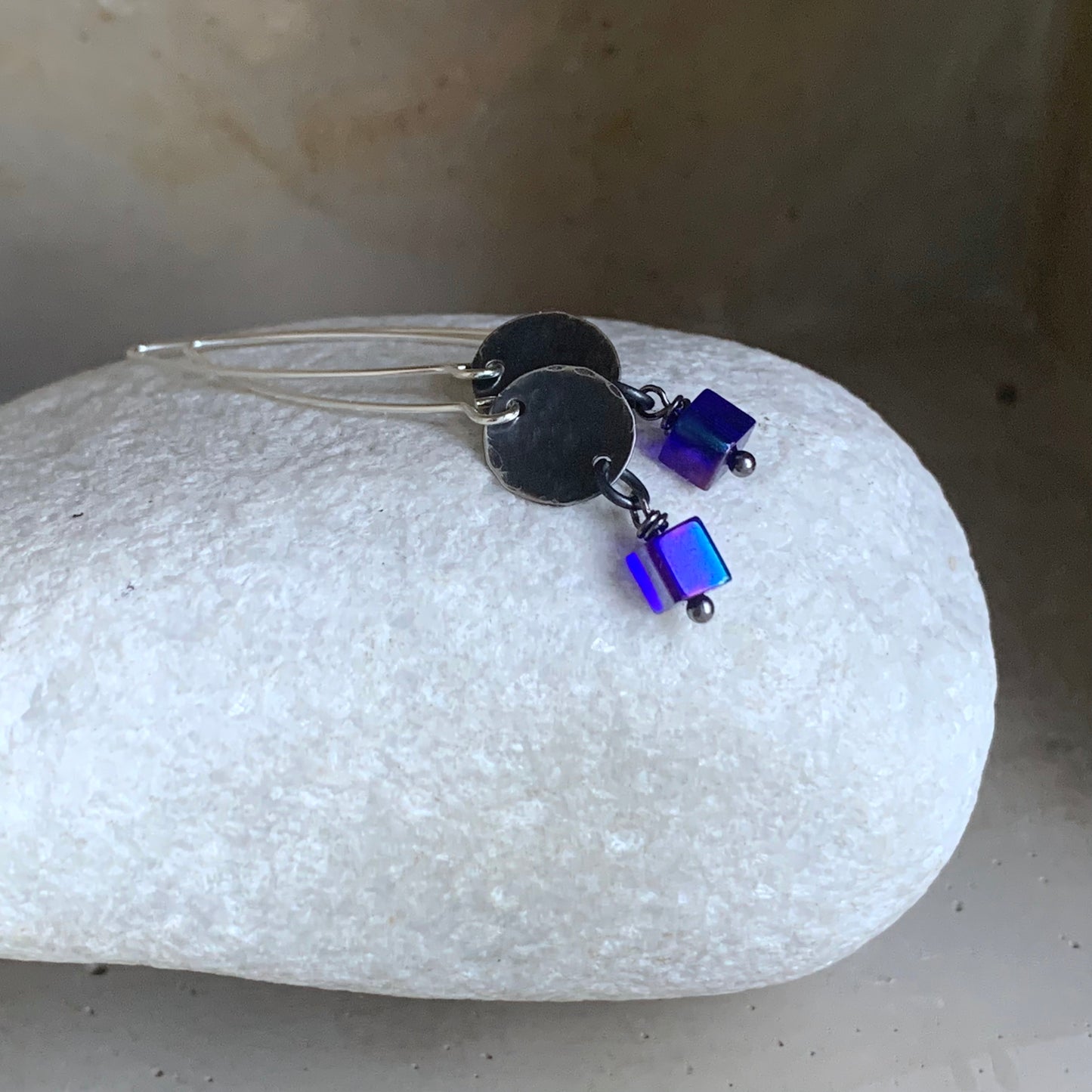 Silver earrings with glass cubes 'Sapphire Cube'