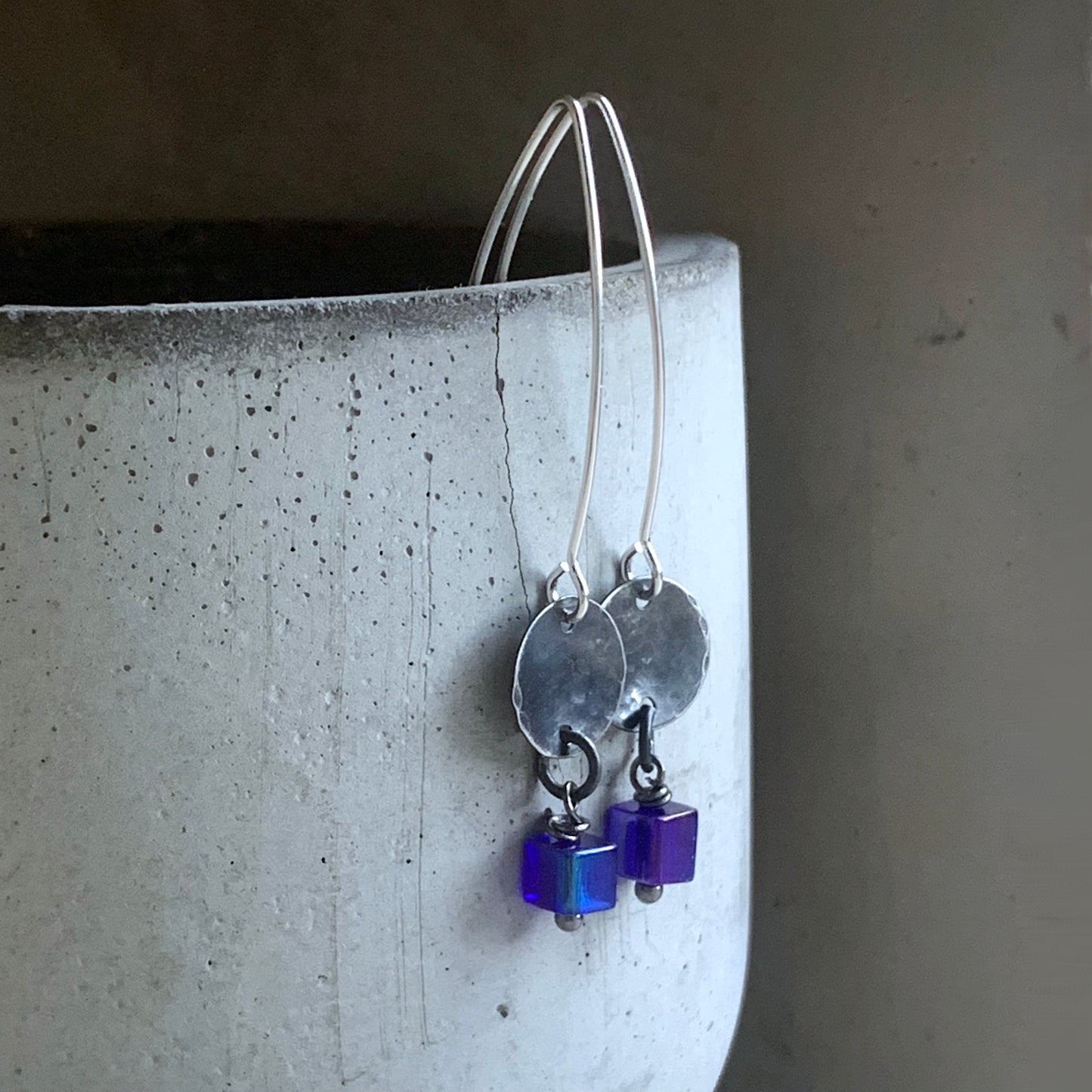 Silver earrings with glass cubes 'Sapphire Cube'