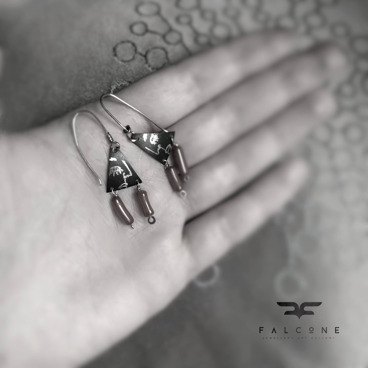 Engraved earrings in oxidized silver and with natural coral 'Dialog'