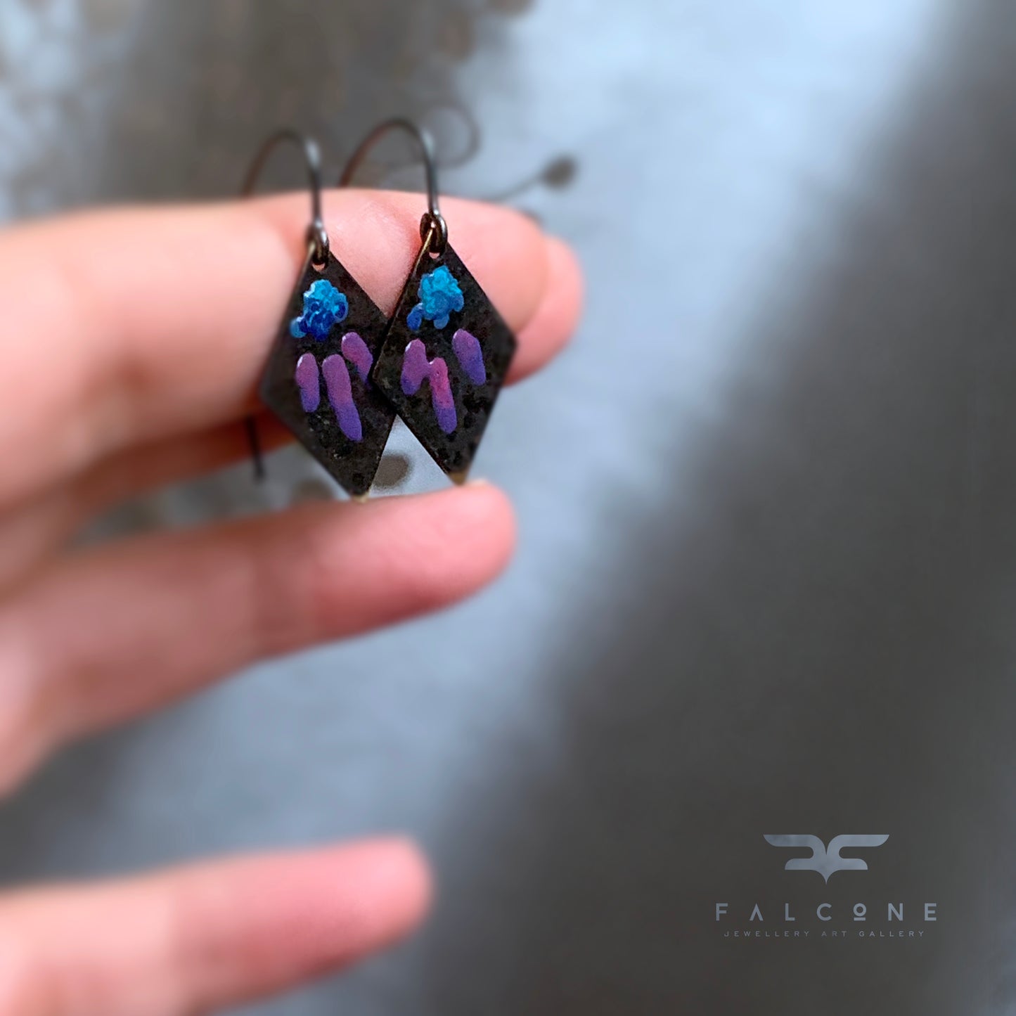 Pendientes de latón y plata 'Pequeñas Flores - Azul y Morado'