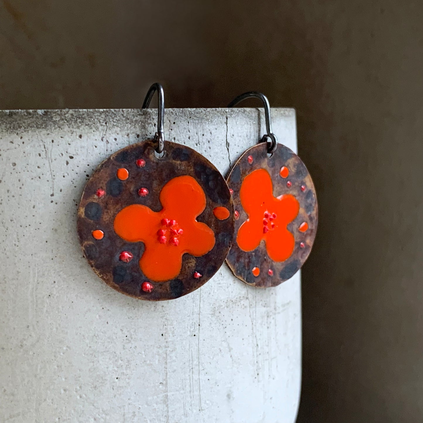 Pendientes de latón esmaltado y plata 'Amapola Roja'