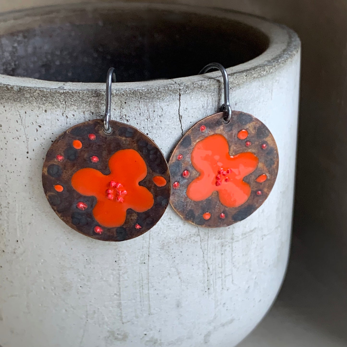 Pendientes de latón esmaltado y plata 'Amapola Roja'