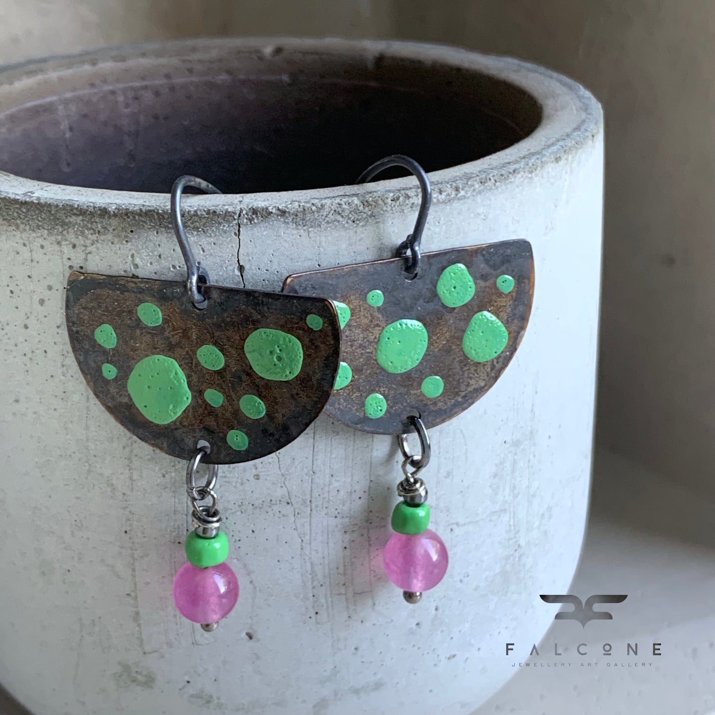 Earrings in brass, silver and jade 'Sweet Pea Pink'