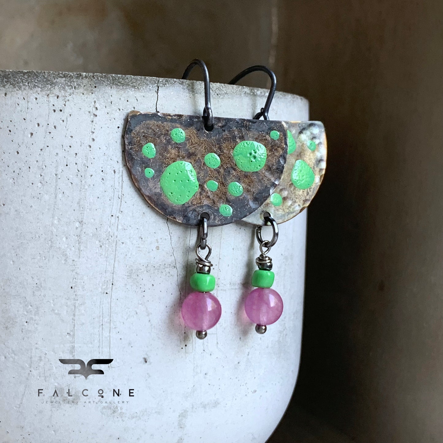 Earrings in brass, silver and jade 'Sweet Pea Pink'