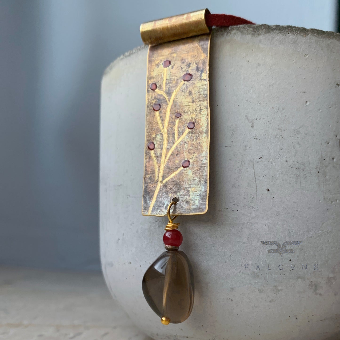 Brass necklace with a nugget of smoky quartz 'Berberis Fruit'