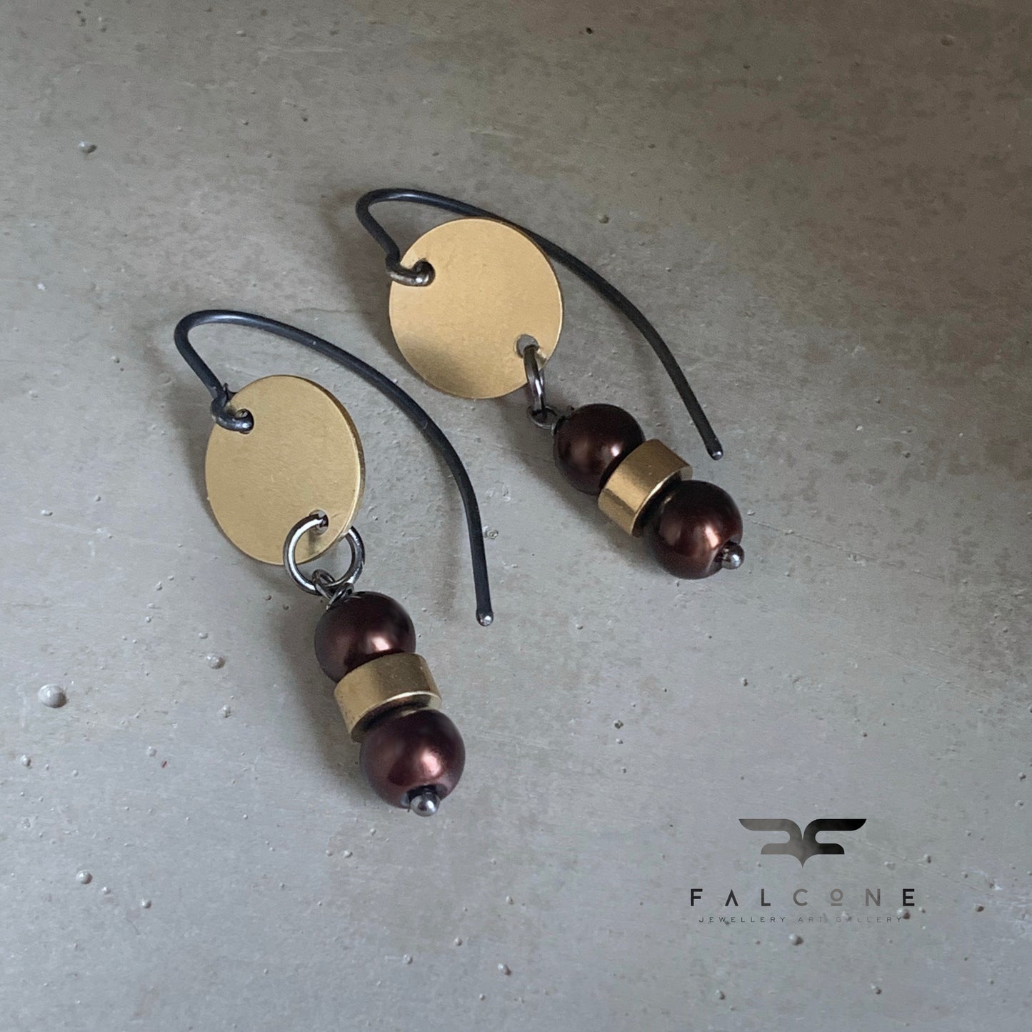 Earrings of brass, silver and glass pearls 'Cafe Mocca'