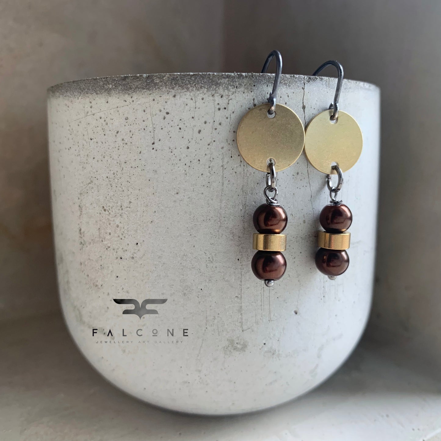 Earrings of brass, silver and glass pearls 'Cafe Mocca'