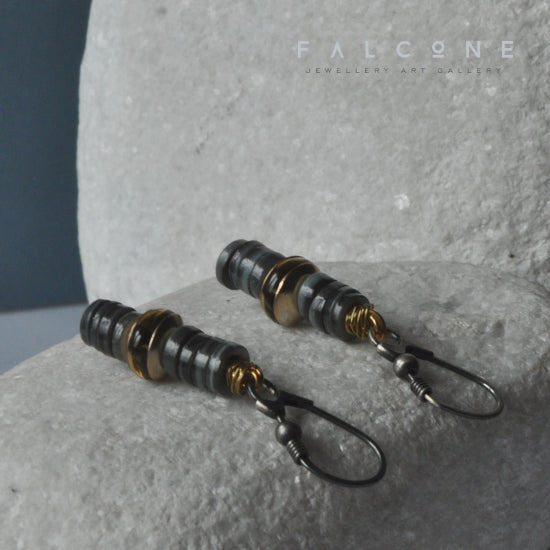 Pendientes de plata con concha gris y cuarzo ahumado 'Smoky Grey'