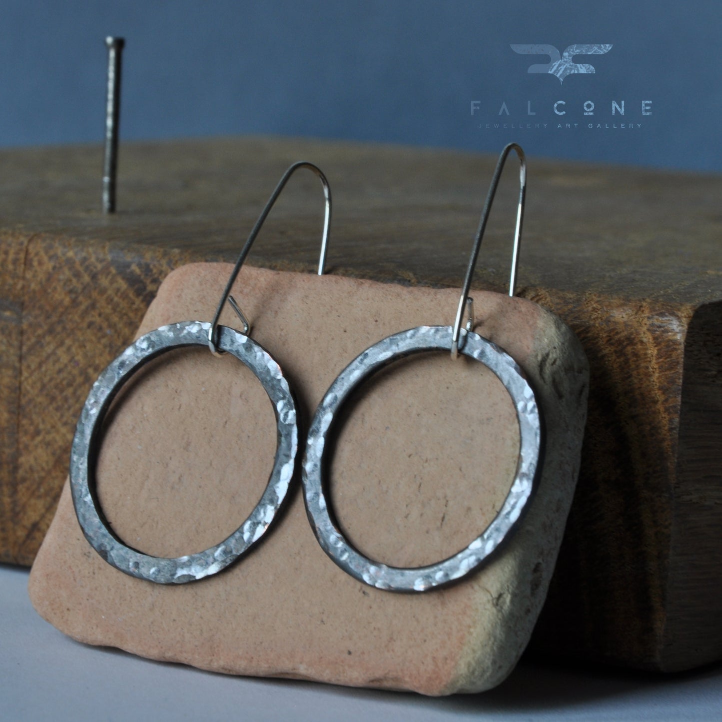 Artisanal earrings in copper and silver 'Rustic Large Circles'