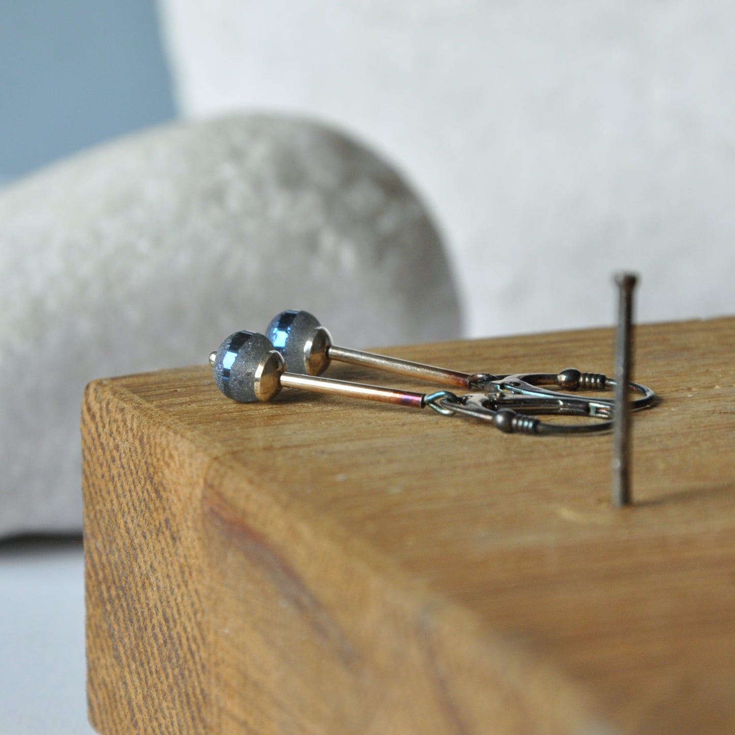 Silver earrings with rondelles of matted glass 'Blue Jeans'