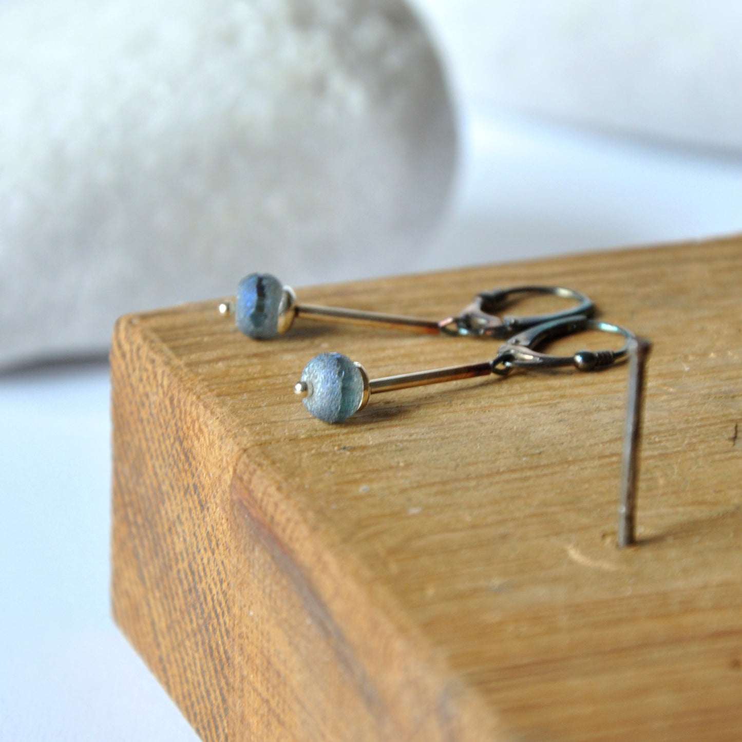 Silver earrings with rondelles of matted glass 'Blue Jeans'