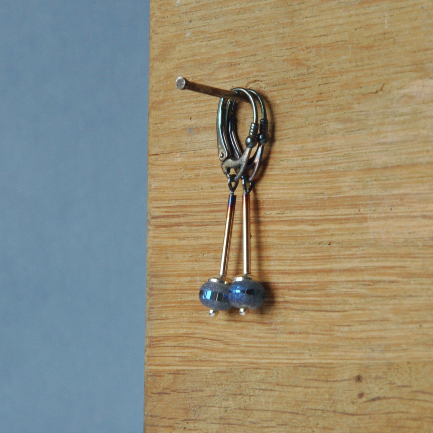 Silver earrings with rondelles of matted glass 'Blue Jeans'