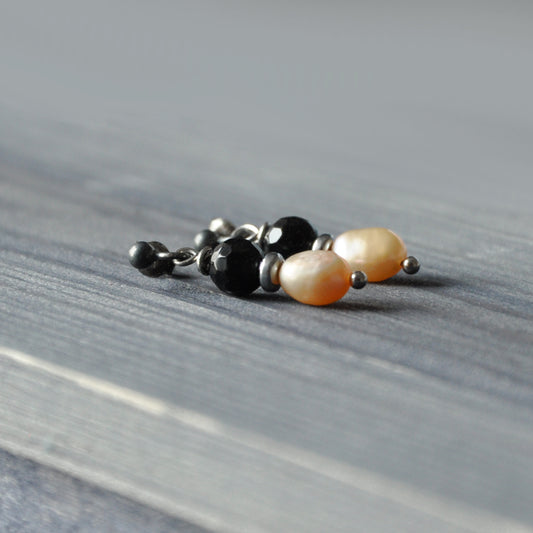 Elegant handmade silver stud earrings with natural salmon pearls and onyx 'Pearls with Onyx'