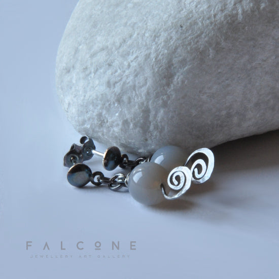 Silver stud earrings with smooth agate balls 'Silver Swirls'