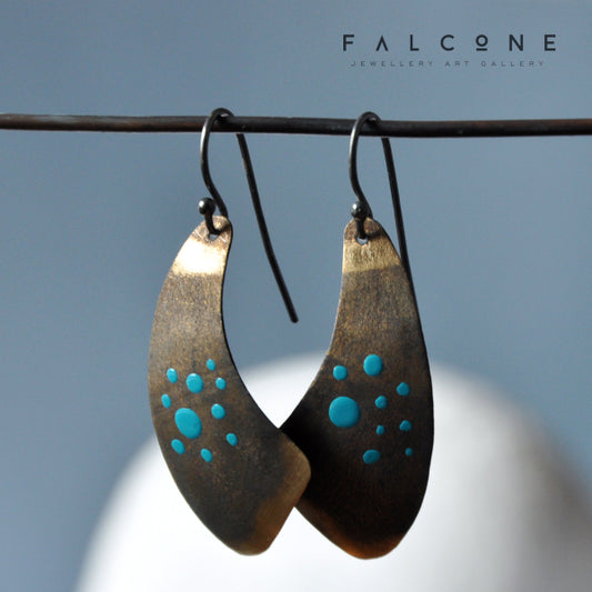 Brass earrings in bronze color with enameled turquoise dots 'Feathers with Spots in Turquoise'