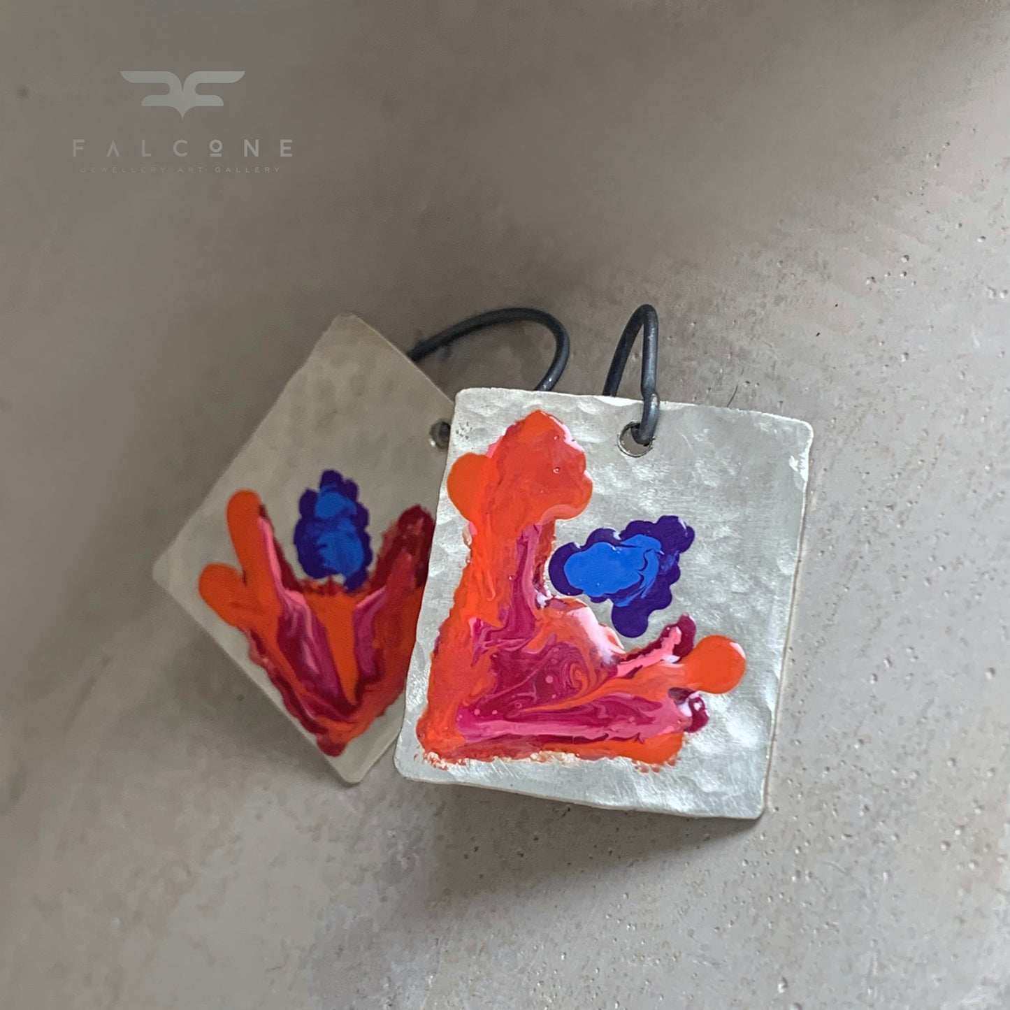 Pendientes hechos a mano de latón blanco 'Exotic Orange'