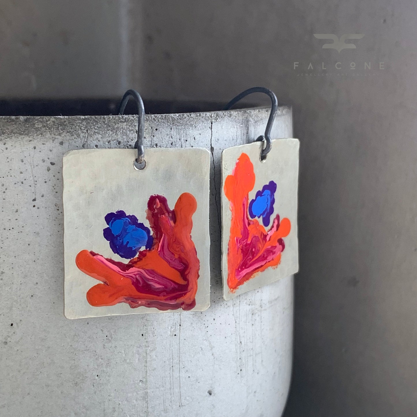 Pendientes hechos a mano de latón blanco 'Exotic Orange'