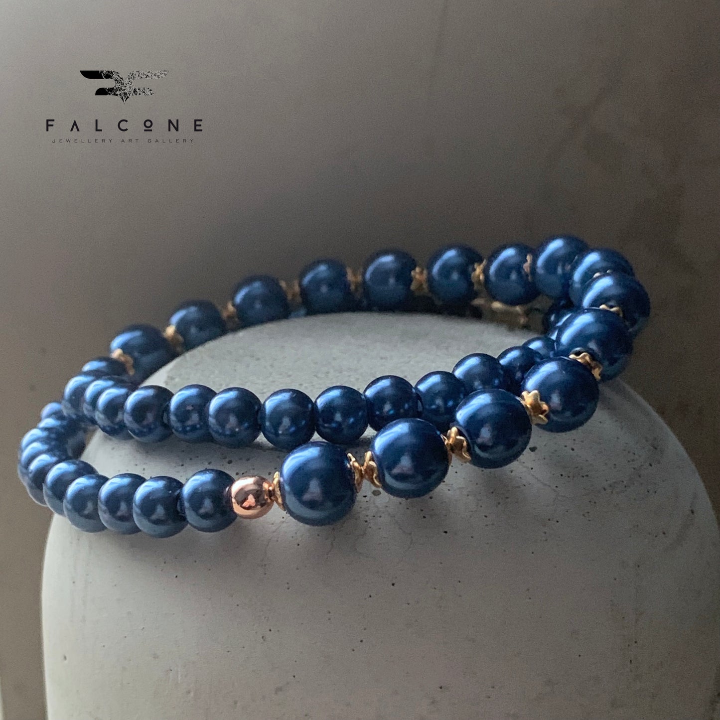Collar corto de perlas de cristal y hematites 'Navy Garnet'