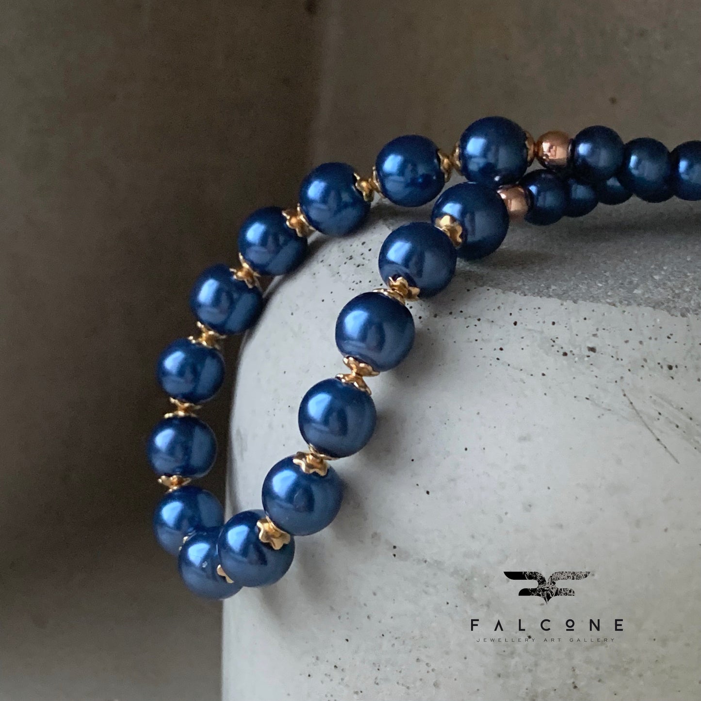 Short necklace of glass pearls and hematite 'Navy Garnet'