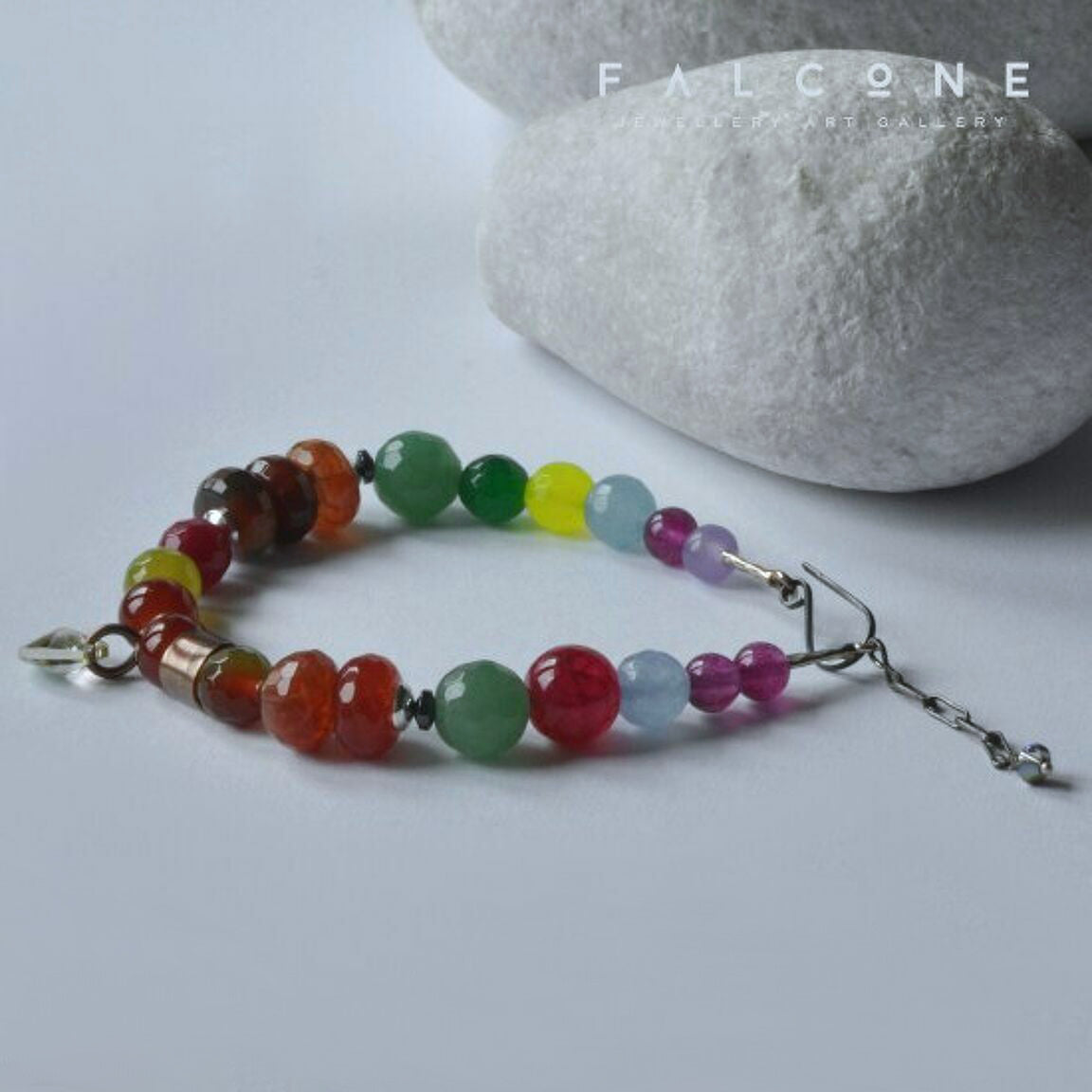 Pulsera de cobre hecha a mano con piedras preciosas y cristal de Swarovski 'Miel, Frambuesas y Nomeolvides'
