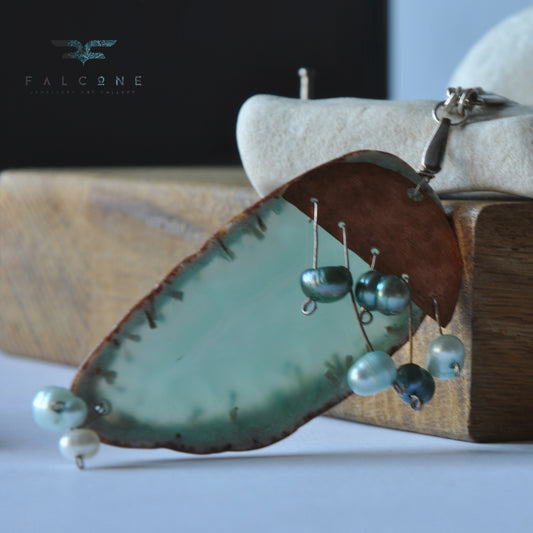 Copper necklace with agate slice and pearls 'Frog Atoll'