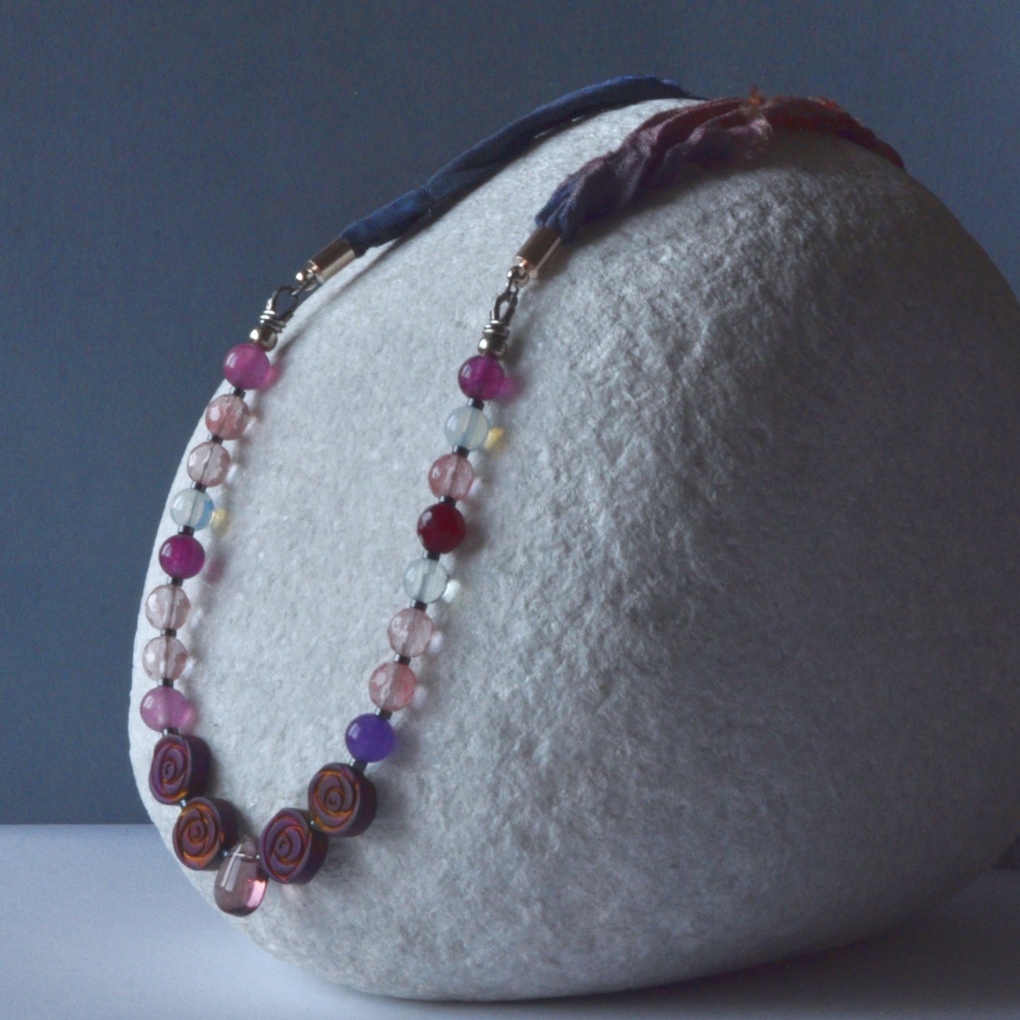 Necklace made of gemstones & sari strands 'Indian rose and Roses'