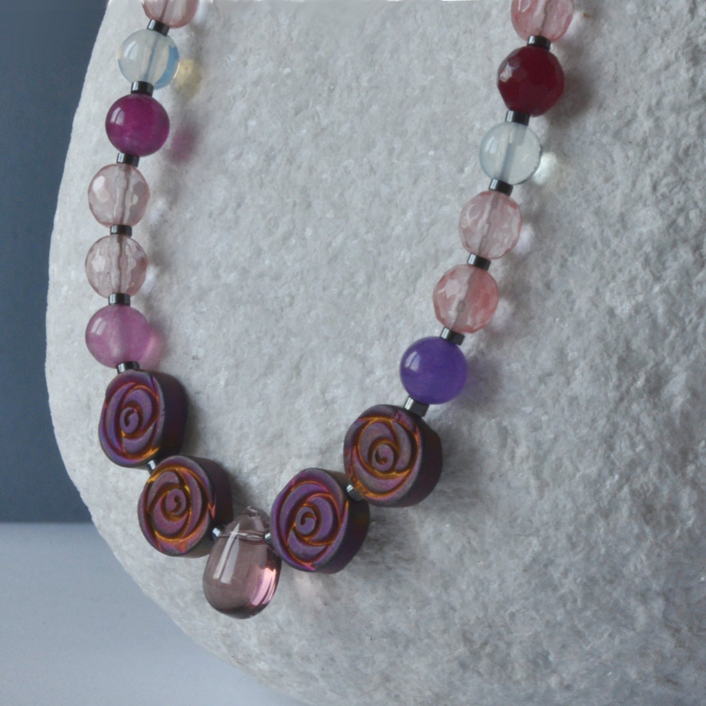Necklace made of gemstones & sari strands 'Indian rose and Roses'