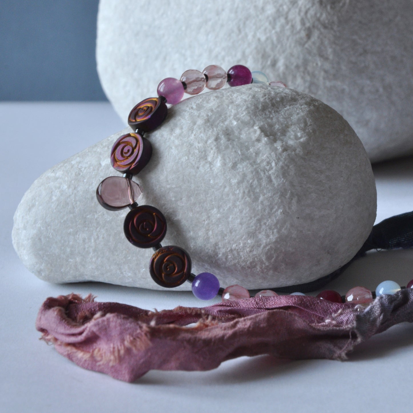Necklace made of gemstones & sari strands 'Indian rose and Roses'