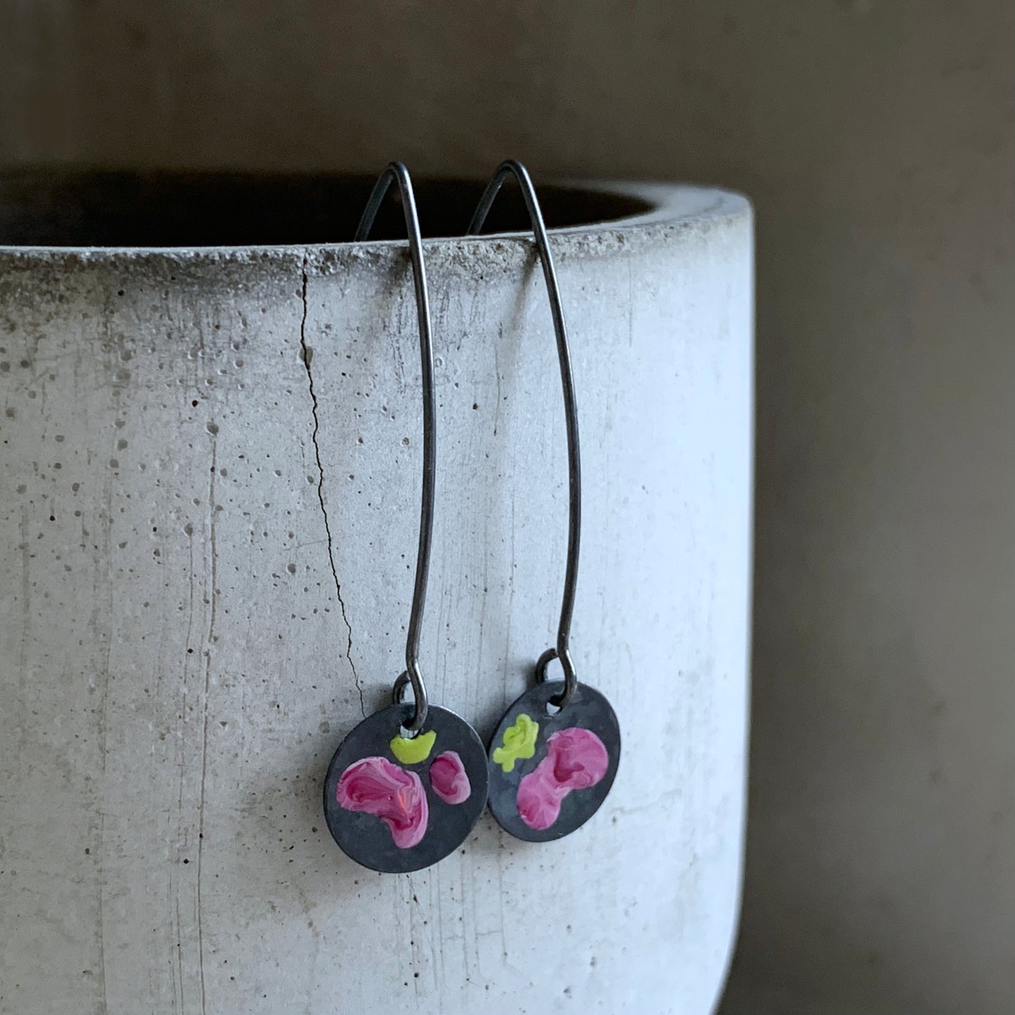 Pendientes de plata esmaltada 'Flores Silvestres - Sorbete de Cereza con Lima'