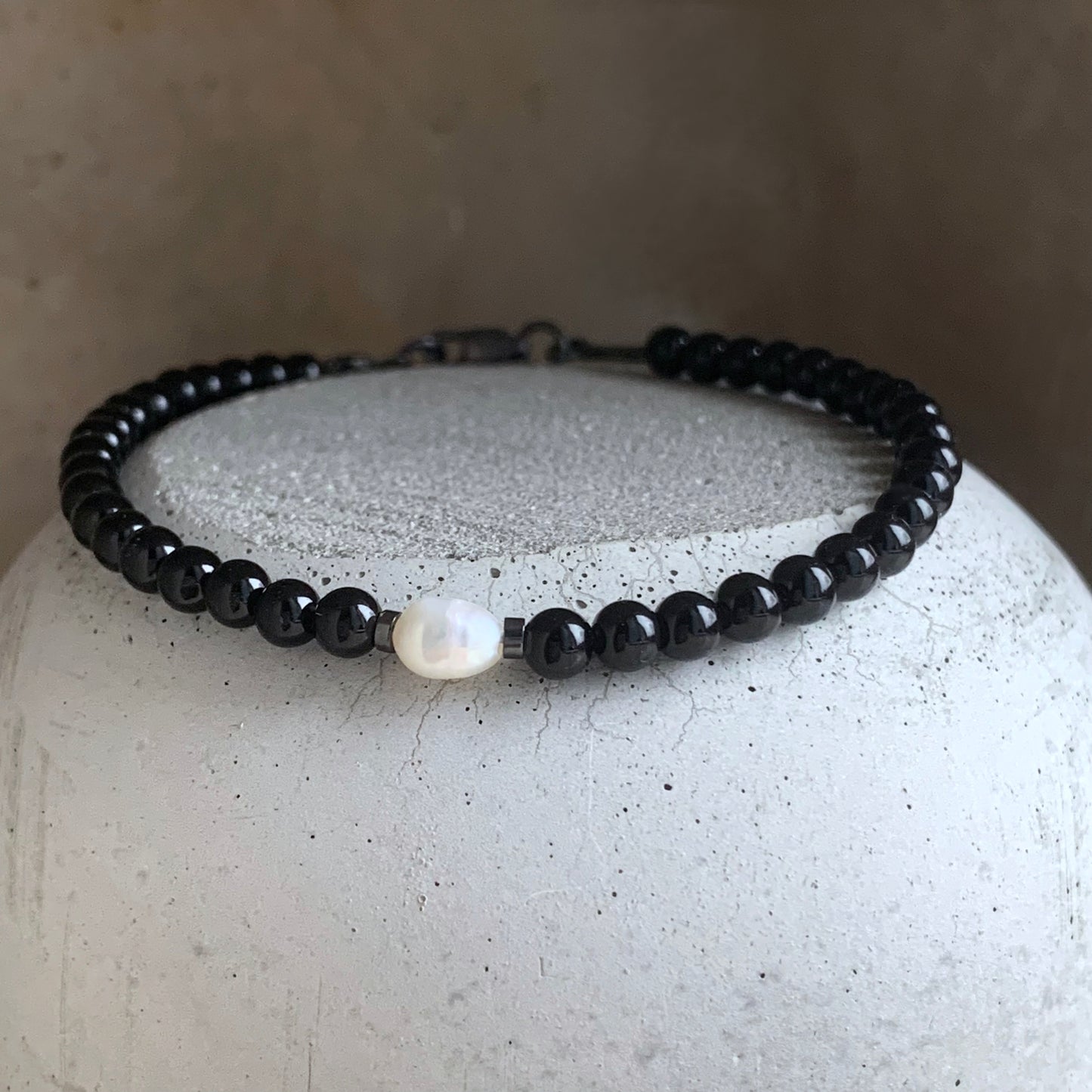 Bracelet with Onyx, Pearl and Silver 'White & Black – Onyx and Pearl'