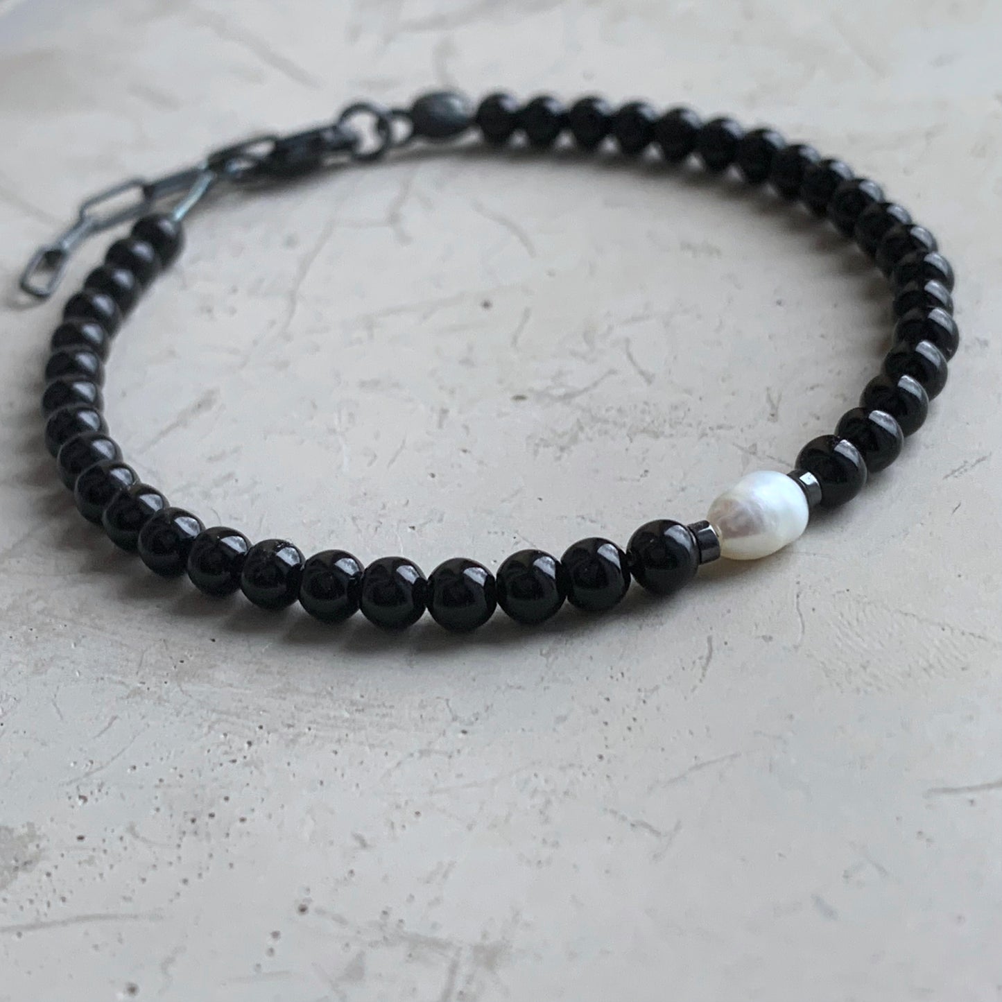 Bracelet with Onyx, Pearl and Silver 'White & Black – Onyx and Pearl'