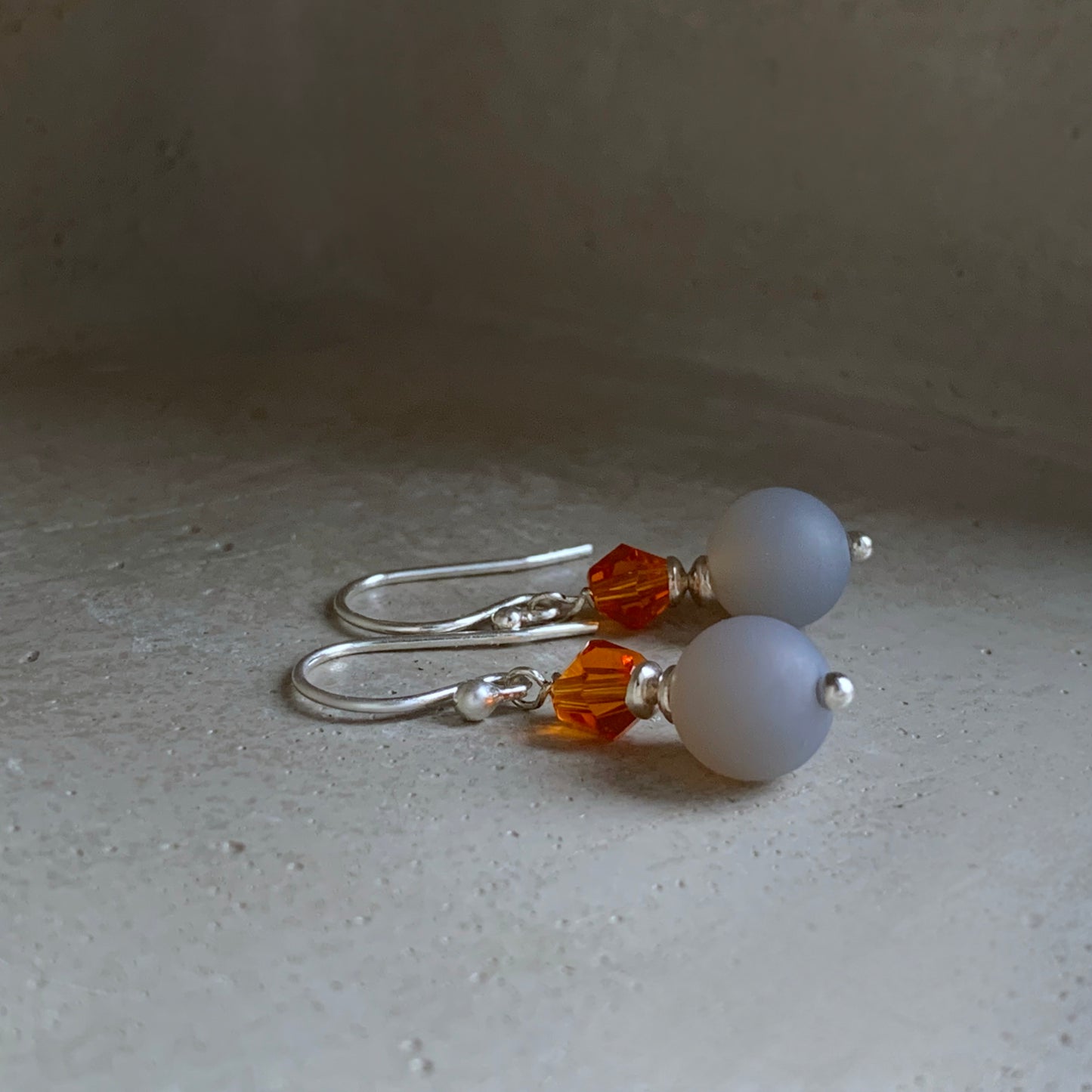 Pendientes de ágata, plata y cristal de Swarovski 'Palomas y naranja'