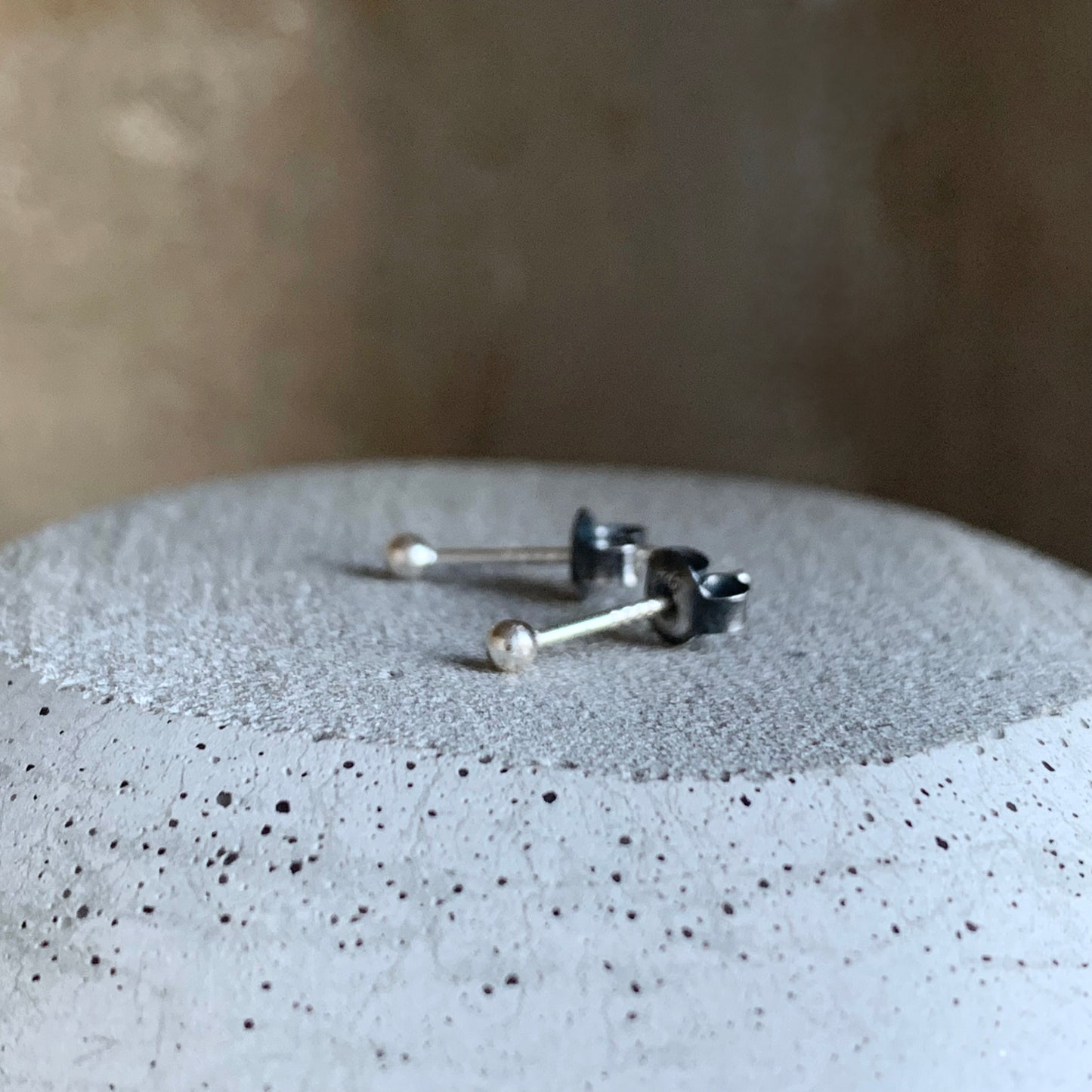 Pendientes de plata tipo botón 'Cerillas'