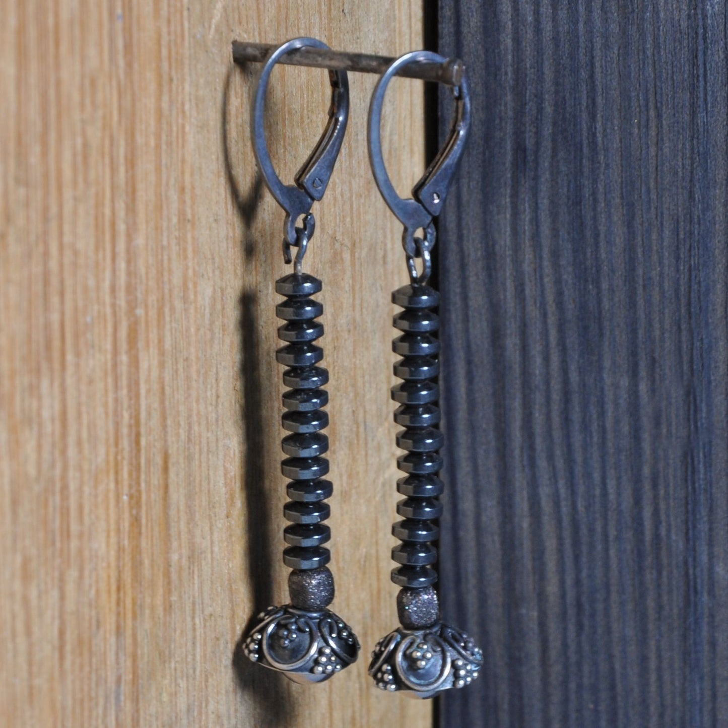 Pendientes artesanales de plata con hematites 'Black Silver Flower'