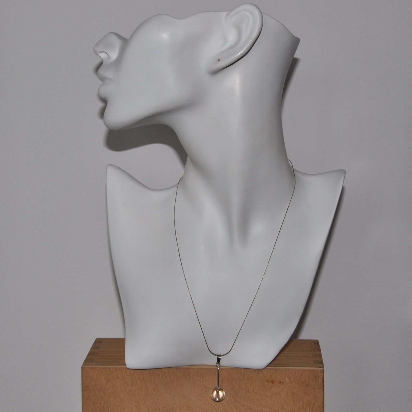A subtle necklace with a rock crystal 'Pure'