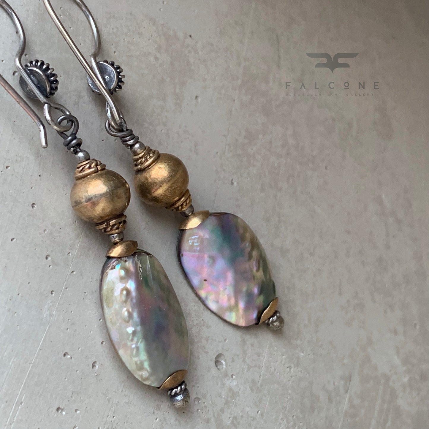 Earrings in silver and abalone pearls in gold and silver with rainbow glow 'Retro with Abalone Pearls'
