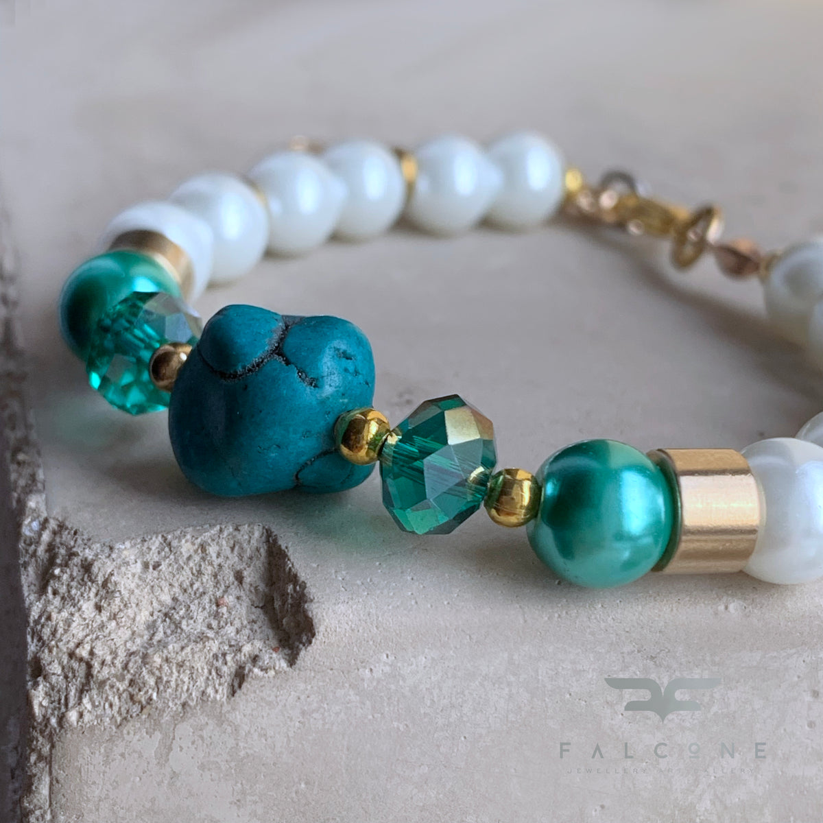 Howlite, Glass Pearl and Brass Bracelet ‘Howlite & Pearls’