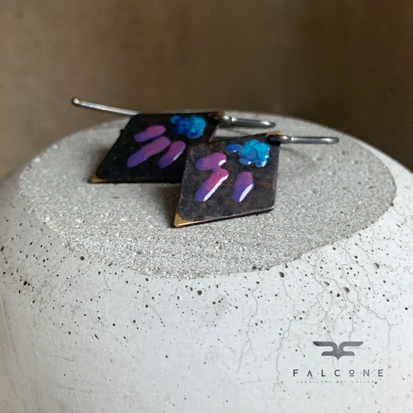 Pendientes de latón y plata 'Pequeñas Flores - Azul y Morado'