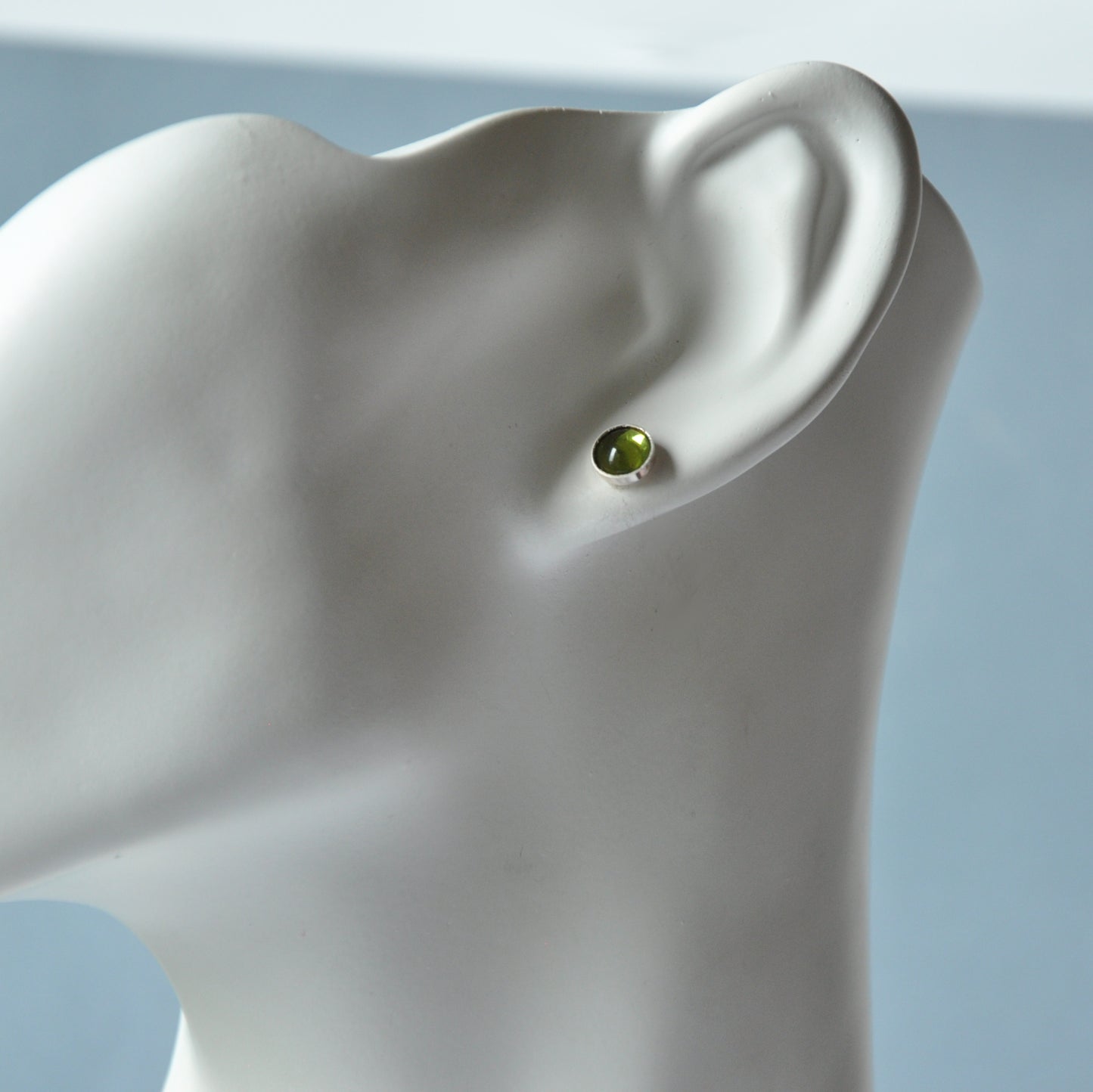 Pendientes de plata con cabujones de cristal brillante 'Green Eyes'