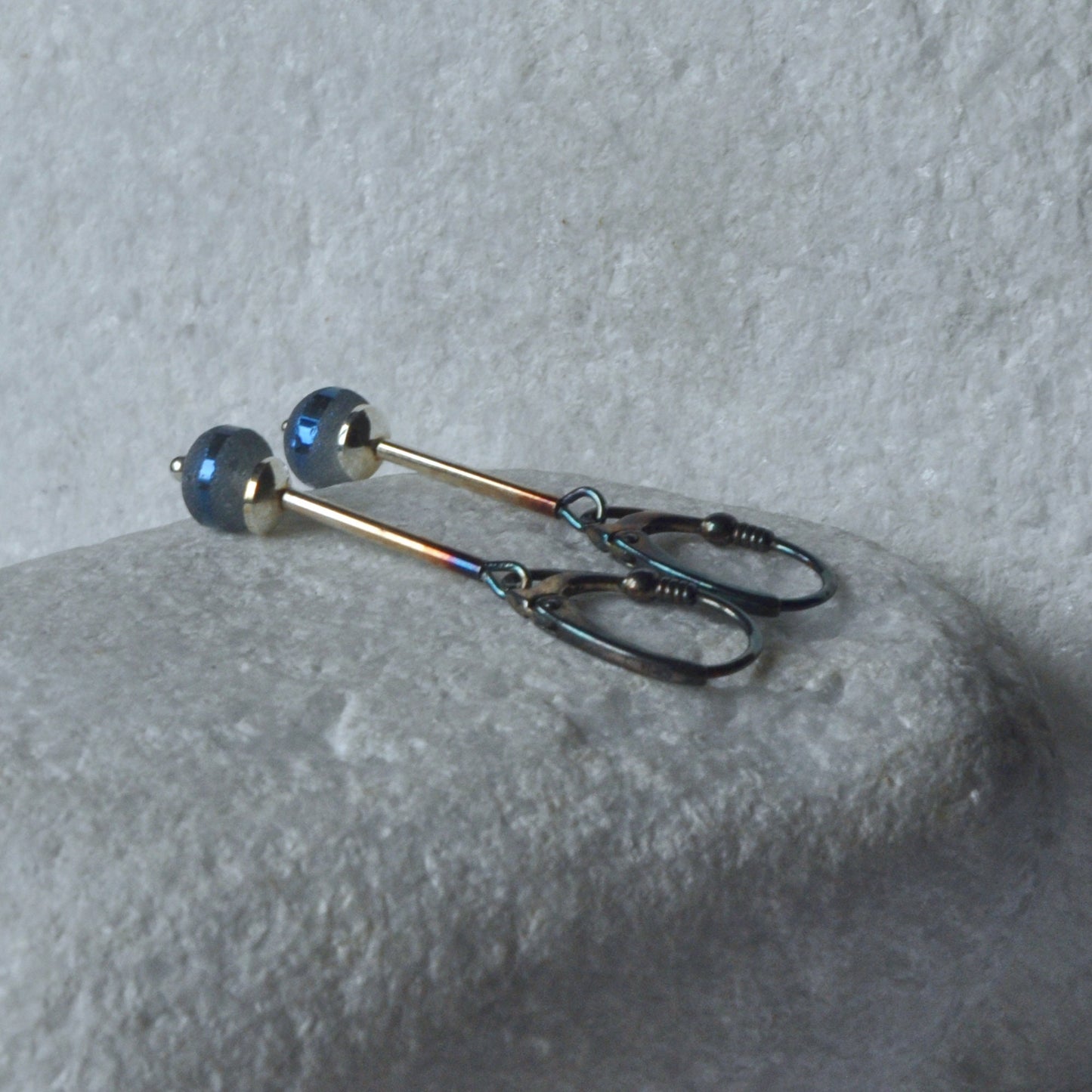 Silver earrings with rondelles of matted glass 'Blue Jeans'