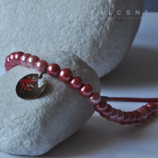 Long necklace of glass pearls with enameled brass pendant 'Coral'