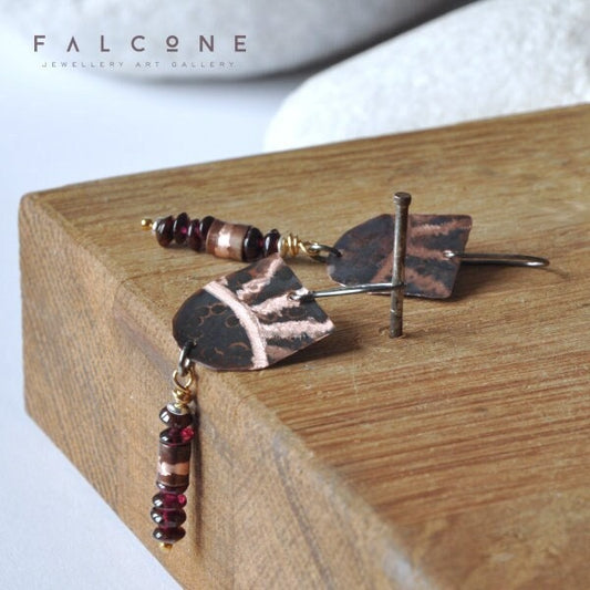 Copper engraved earrings with garnets gemstones 'Baroque with Garnets'