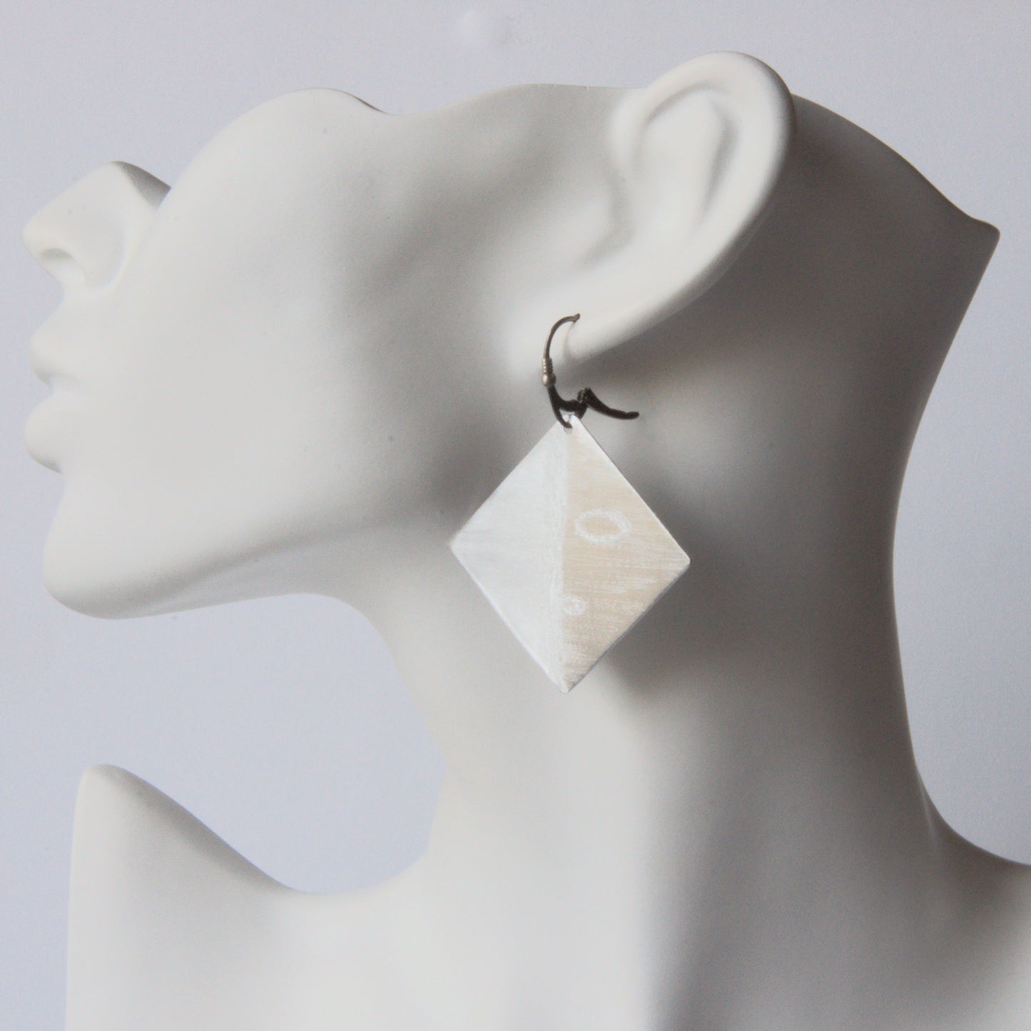 Large aluminium engraved earrings '2 Faces'