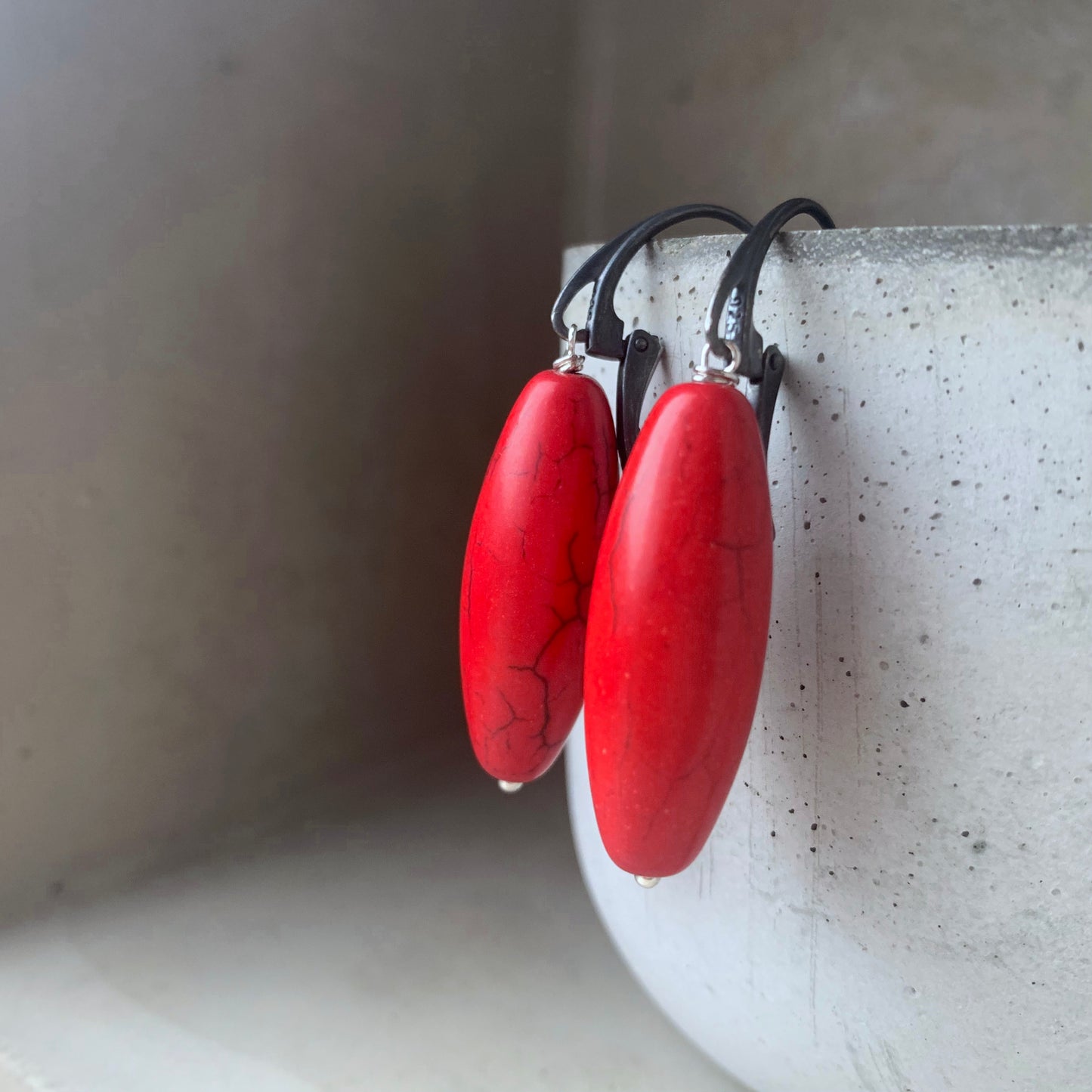 Long earrings with gemstone and silver 'Red Howlites'