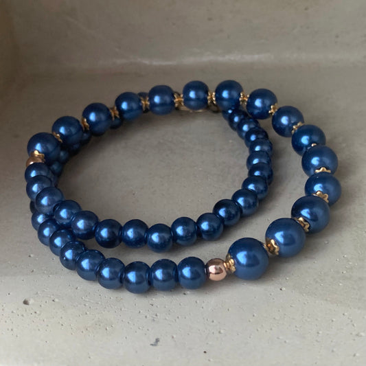 Short necklace of glass pearls and hematite 'Navy Garnet'