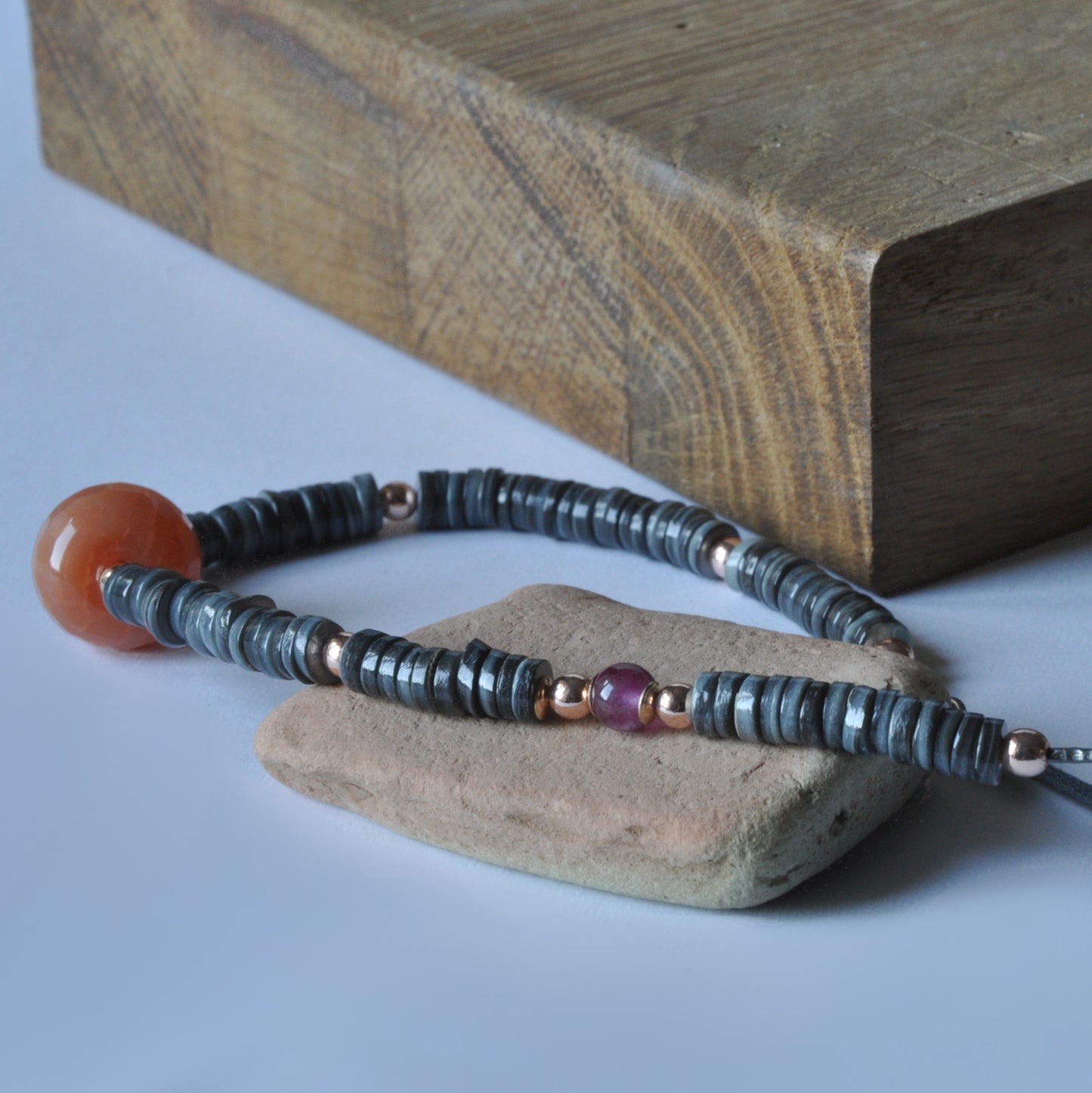 Necklace with gray shell, agate ball and rose gold plated hematites 'Gray Shell with Agates'
