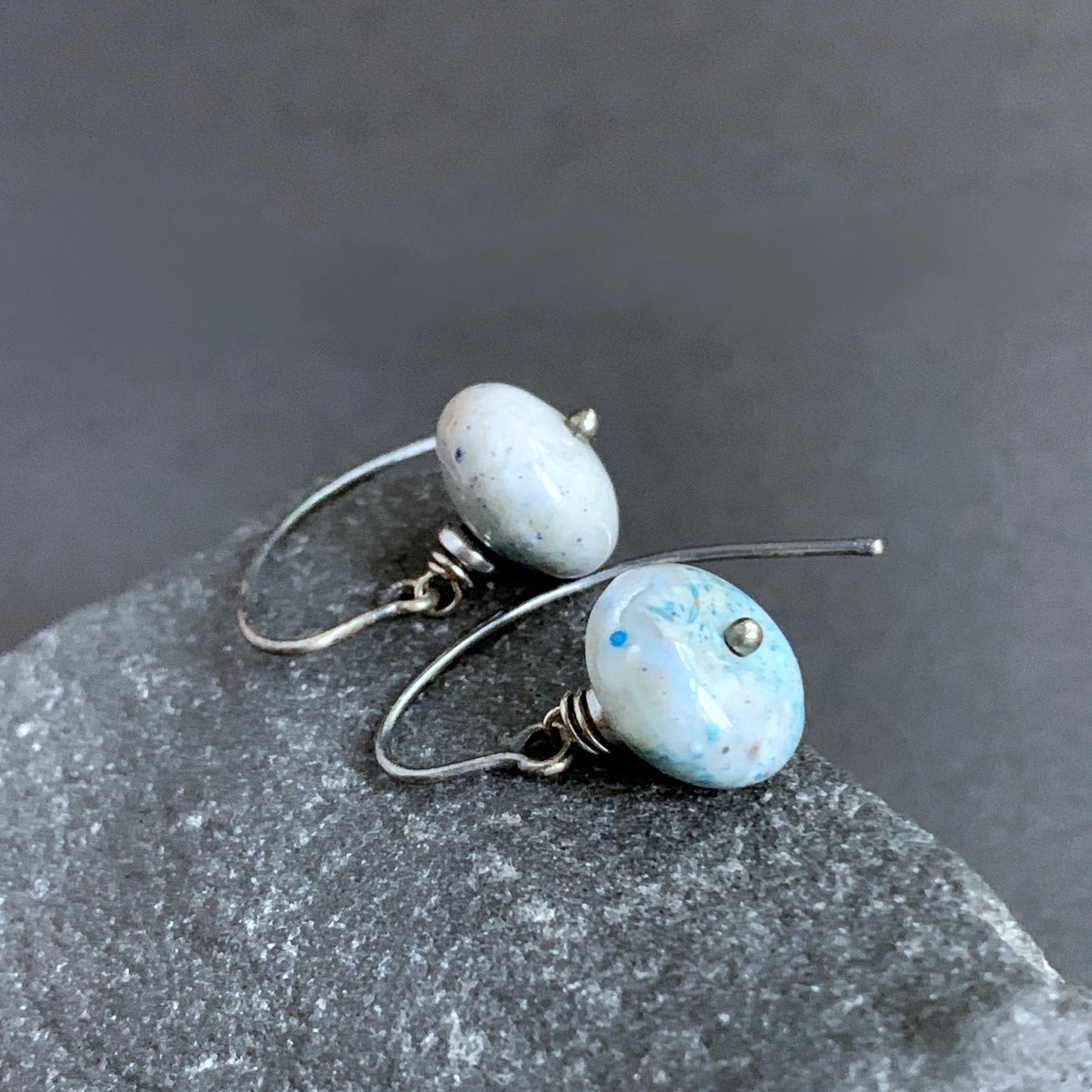 Pendientes con plata y piedras 'Larimar Gris'